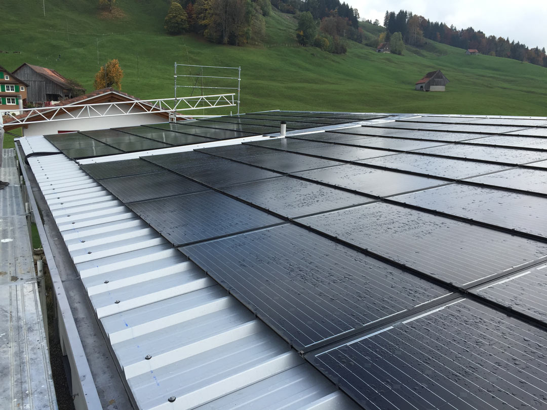 Bedachung Trapezbleche in Kombination mit PV-Anlage